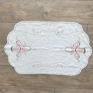 Vintage‎ Embroidery Table Runner Dresser Scarf White Floral Design Soft Romantic